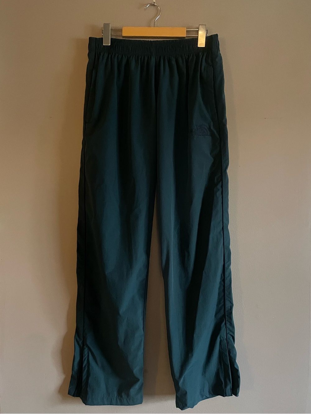 The North Face Teal Wide Leg Windbreaker Track Pants – Size XXL Like New